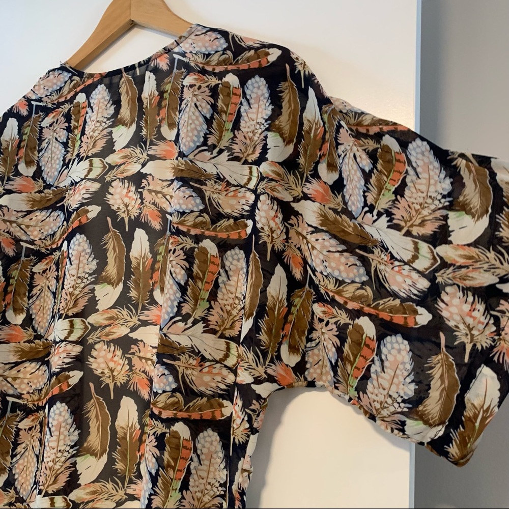 Rachael & Chloe | Feather Pattern Open Robe Top - Picture 9 of 12